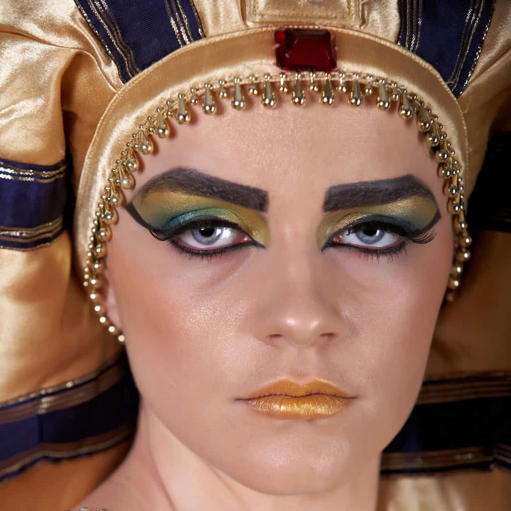 Ancient Egyptian Royalty inspired Headdress and Makeup | selftattoo.com