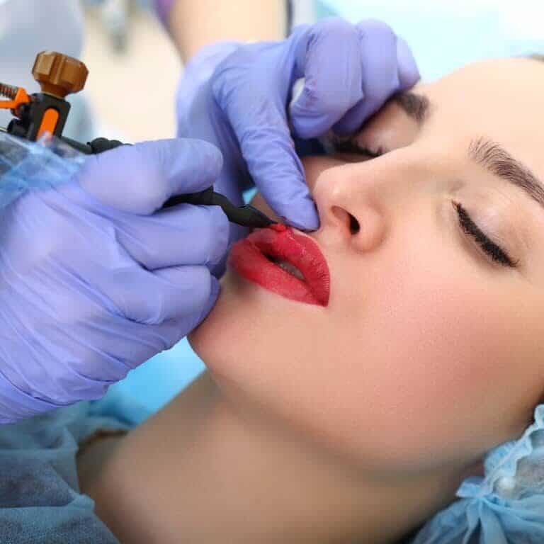 Cosmetic Practitioner carrying out a Lip Blushing Procedure | selftattoo.com